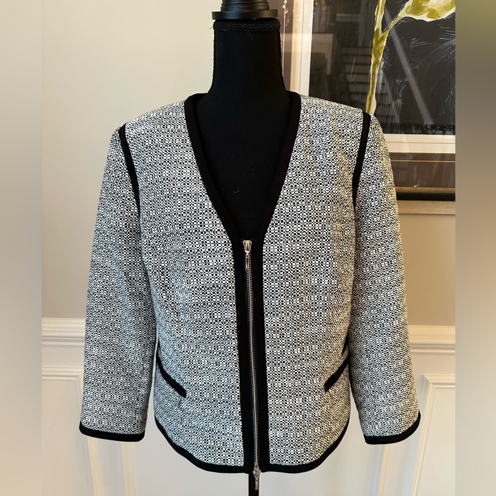 NWT White House black market - 3/4 sleeves - zipper front jacket